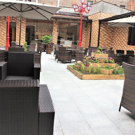 Hotel Plaza Viktoria 기우므리 외부 사진
