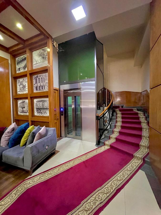 Hotel Plaza Viktoria 기우므리 외부 사진
