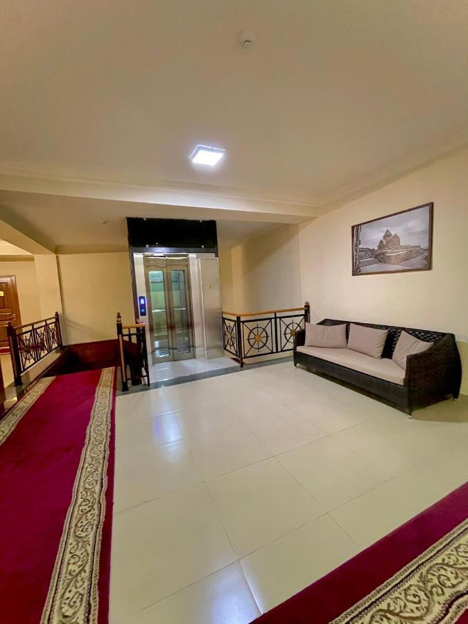 Hotel Plaza Viktoria 기우므리 외부 사진