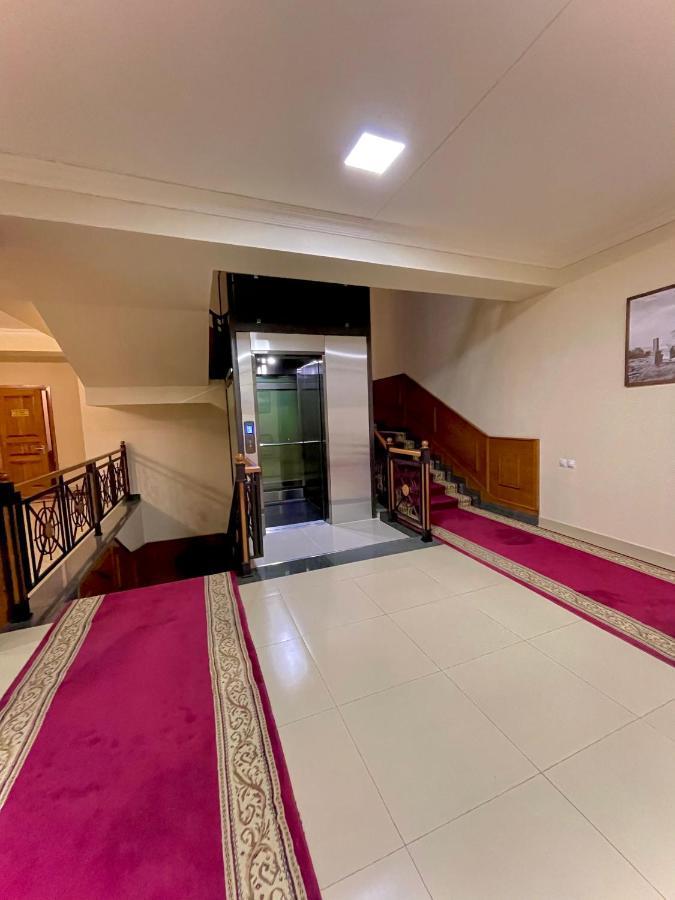 Hotel Plaza Viktoria 기우므리 외부 사진