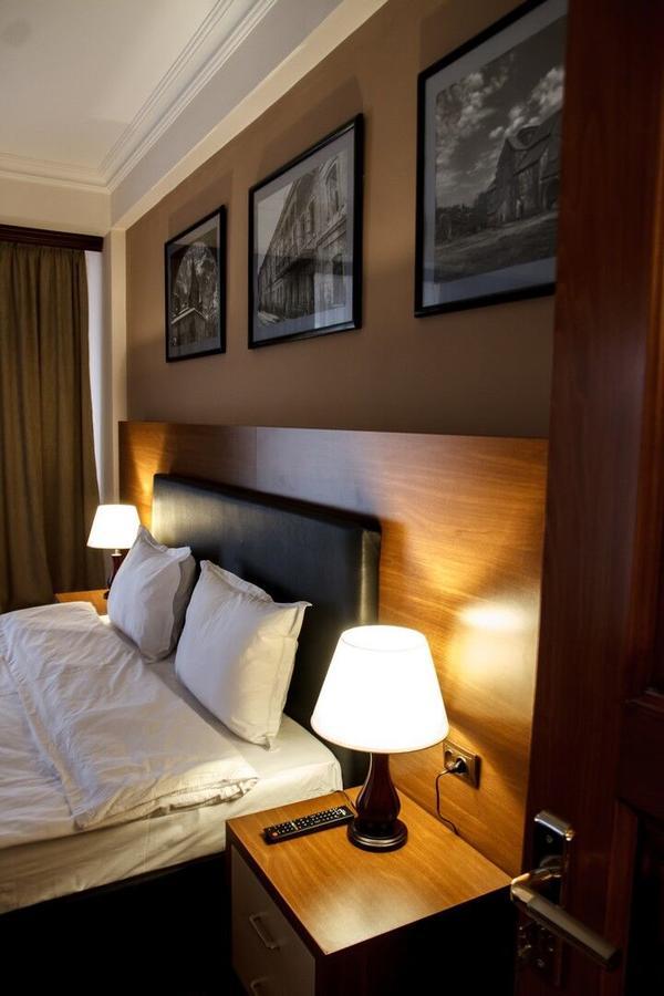 Hotel Plaza Viktoria 기우므리 외부 사진