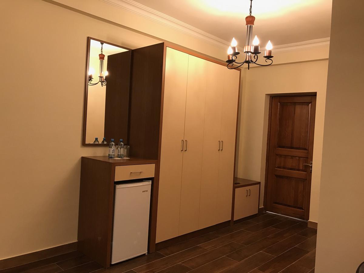 Hotel Plaza Viktoria 기우므리 외부 사진