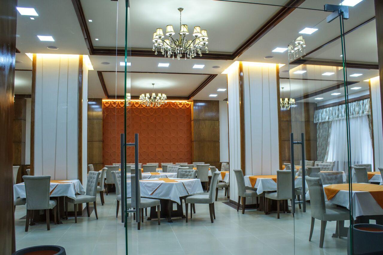 Hotel Plaza Viktoria 기우므리 외부 사진