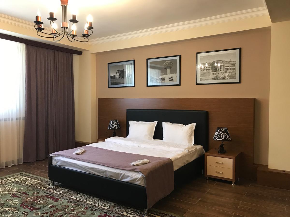 Hotel Plaza Viktoria 기우므리 외부 사진