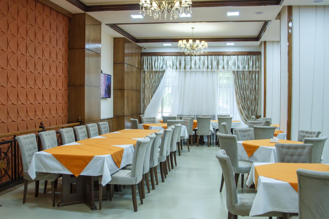 Hotel Plaza Viktoria 기우므리 외부 사진