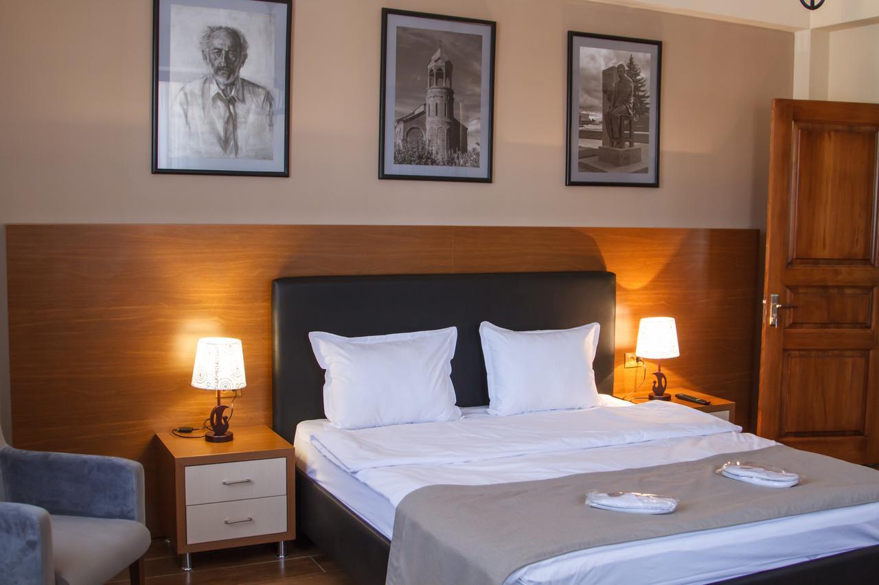 Hotel Plaza Viktoria 기우므리 외부 사진