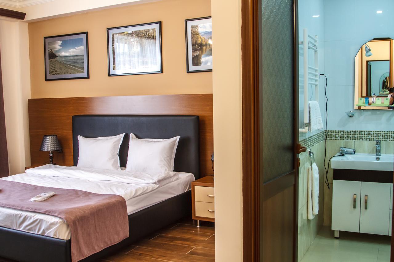 Hotel Plaza Viktoria 기우므리 외부 사진