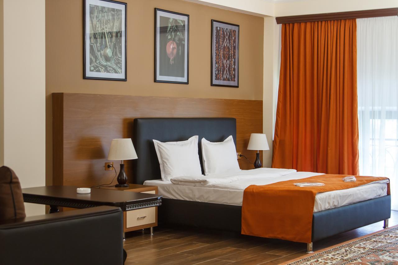 Hotel Plaza Viktoria 기우므리 외부 사진