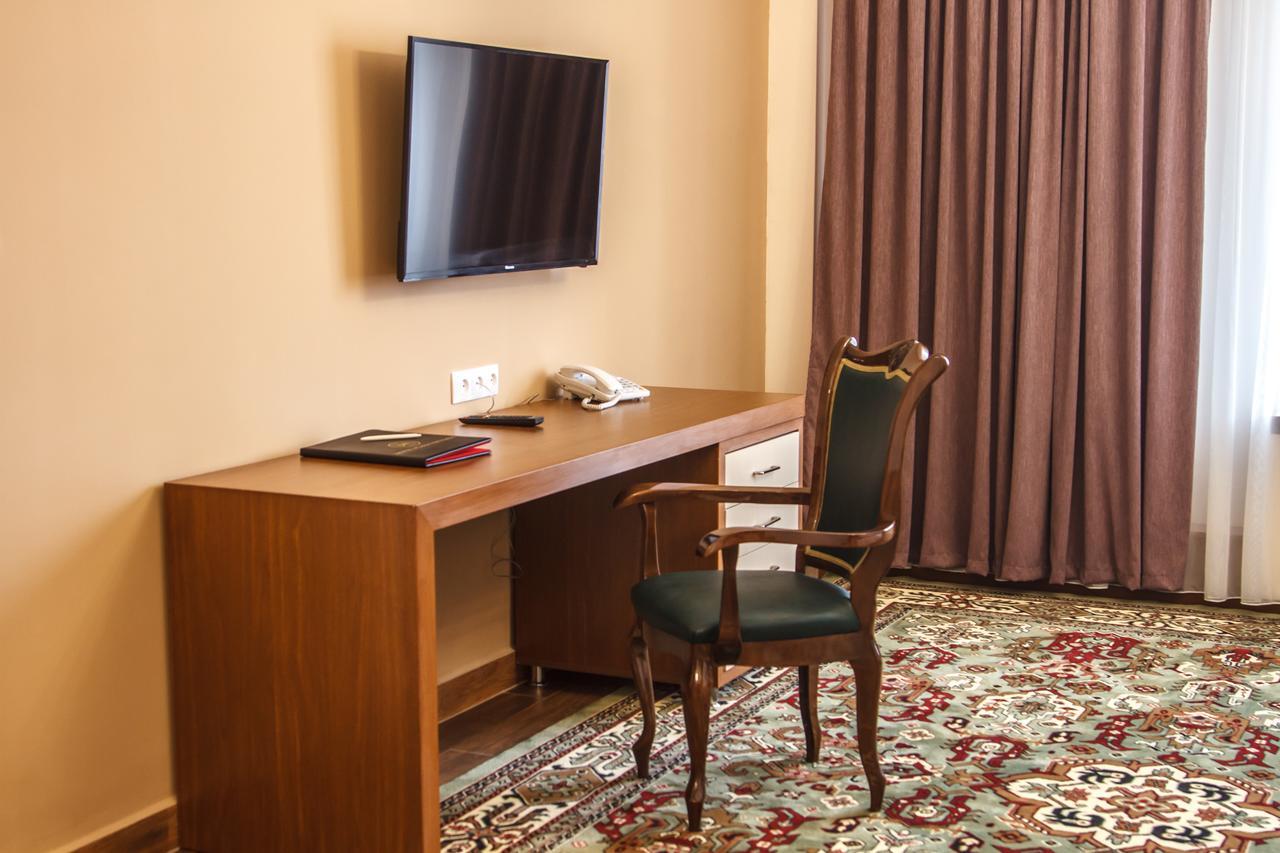 Hotel Plaza Viktoria 기우므리 외부 사진