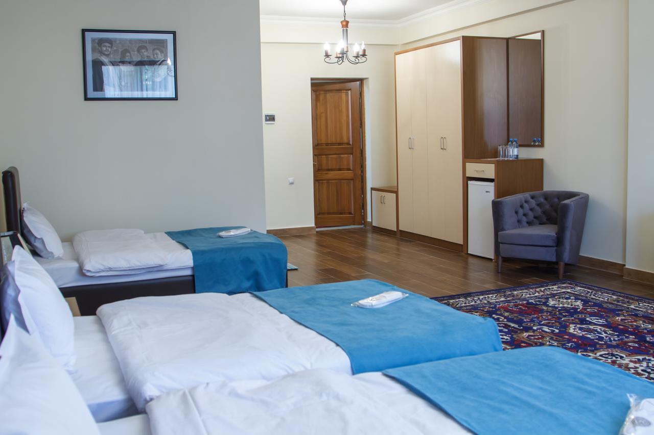 Hotel Plaza Viktoria 기우므리 외부 사진
