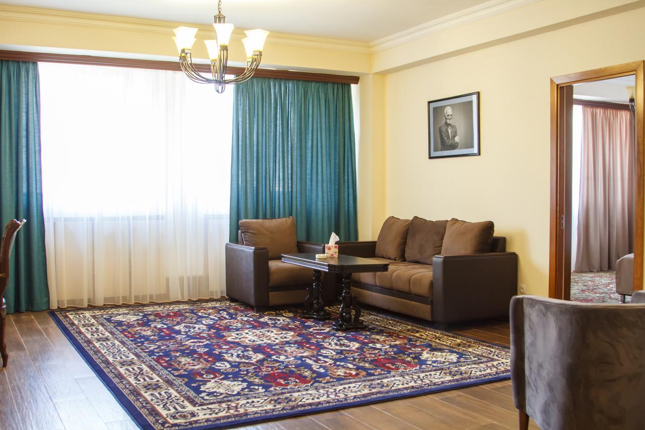 Hotel Plaza Viktoria 기우므리 외부 사진