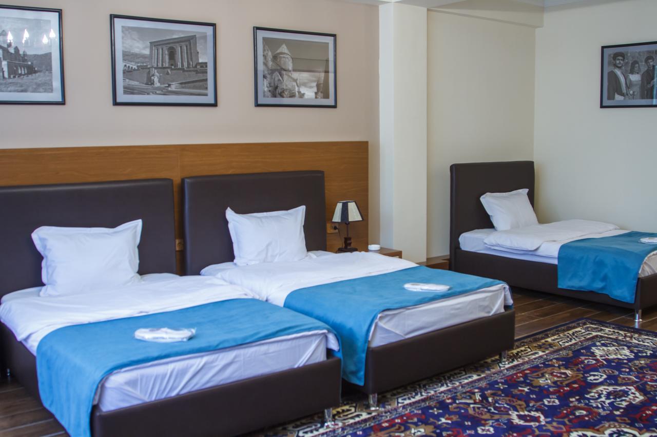 Hotel Plaza Viktoria 기우므리 외부 사진