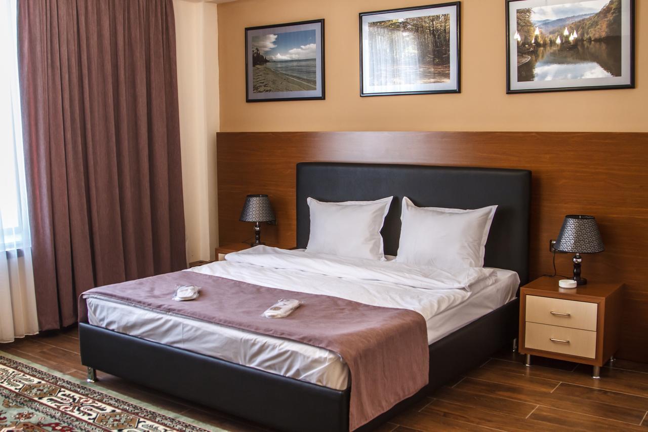 Hotel Plaza Viktoria 기우므리 객실 사진